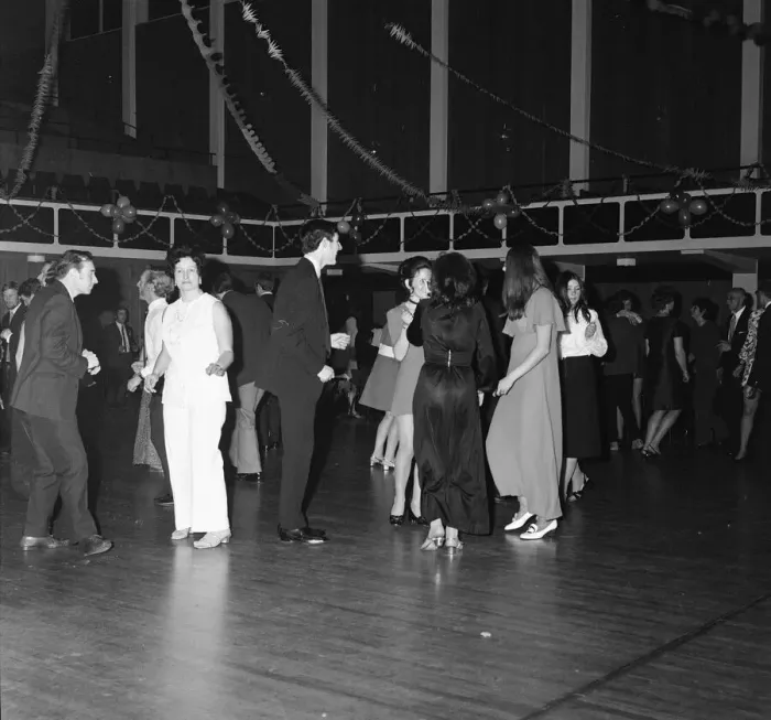 Framed Print : Smiths Industries dinner and dance at Guildford Civic Hall, Surrey Framed Print : Smiths Industries dinner and dance at Guildford Civic Hall, Surrey