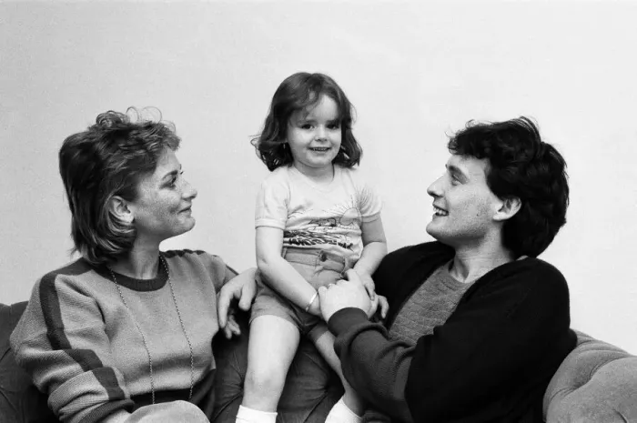 Framed Print : Snooker player Jimmy White pictured with his wife Maureen and daughter Lauren at home