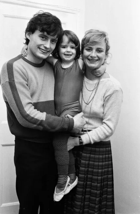Framed Print : Snooker player Jimmy White with his wife Maureen and three Framed Print : Snooker player Jimmy White with his wife Maureen and three