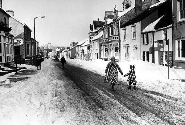 The snow covered streets of Cowbridge. 13th January 1982