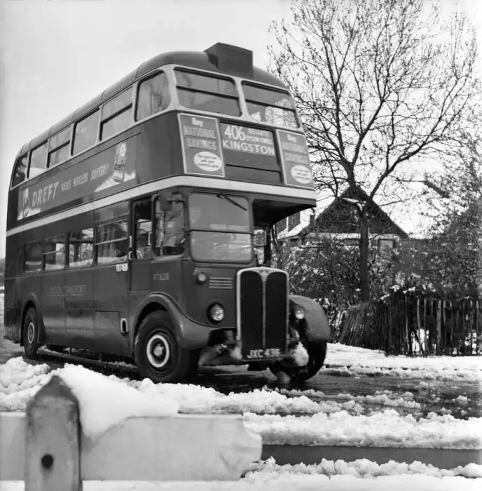 Framed Print : Snow on the road in Tadworth, making journeys difficult for traffic Framed Print : Snow on the road in Tadworth, making journeys difficult for traffic