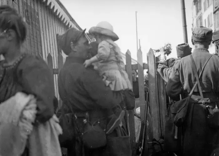 Framed Print : A soldier of the French 6th Army says goodbye to his daughter at Le Harve before moving Framed Print : A soldier of the French 6th Army says goodbye to his daughter at Le Harve before moving