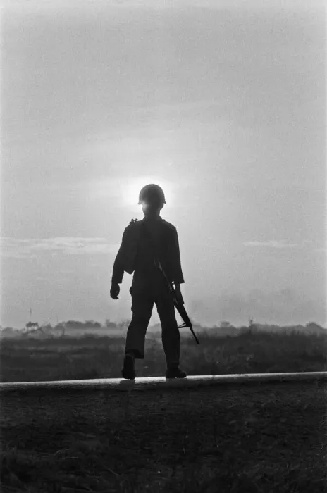 Framed Print : A soldier of the South Vietnamese army advances on Viet Cong positions in Trang Bang just Framed Print : A soldier of the South Vietnamese army advances on Viet Cong positions in Trang Bang just