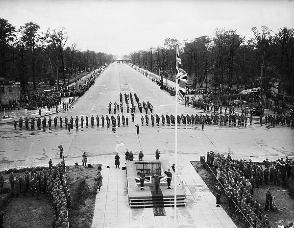 Soldiers of the 8th Army parade in front of the Siegessaule Victory Column