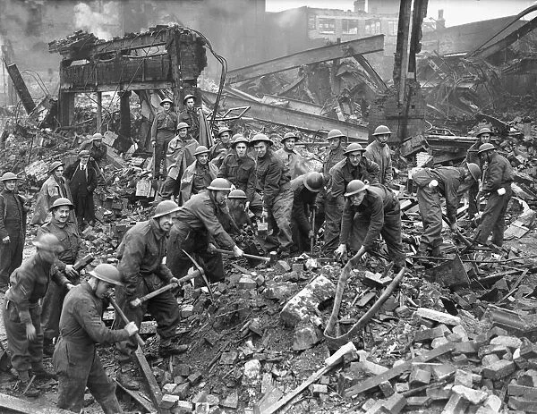 Soldiers brought in to Coventry to help with the clear up following the heavy German air