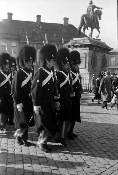 Framed Print : Soldiers march to the Royal Palace in Copenhagen, Denmark December 1946 Framed Print : Soldiers march to the Royal Palace in Copenhagen, Denmark December 1946