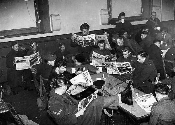 Soldiers reading the Sunday Pictorial. April 1943