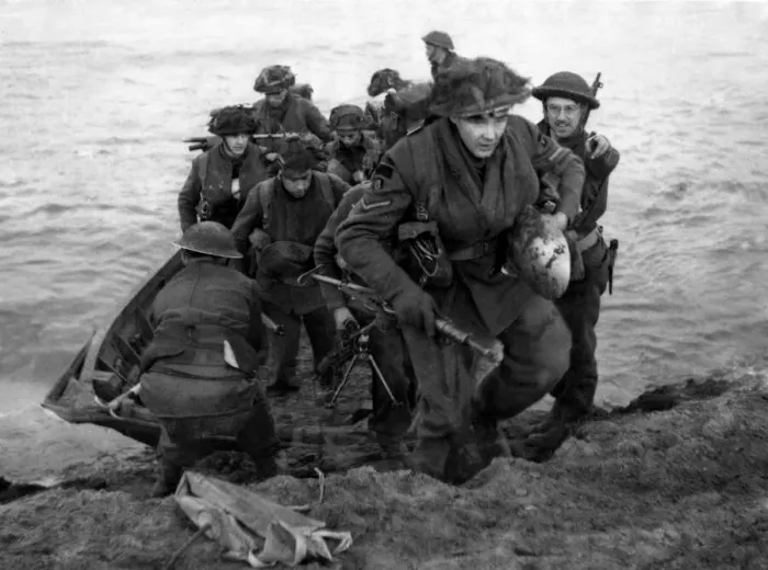 Framed Print : Soldiers of a Scottish infantry division of the British Army leave their assault craft Framed Print : Soldiers of a Scottish infantry division of the British Army leave their assault craft