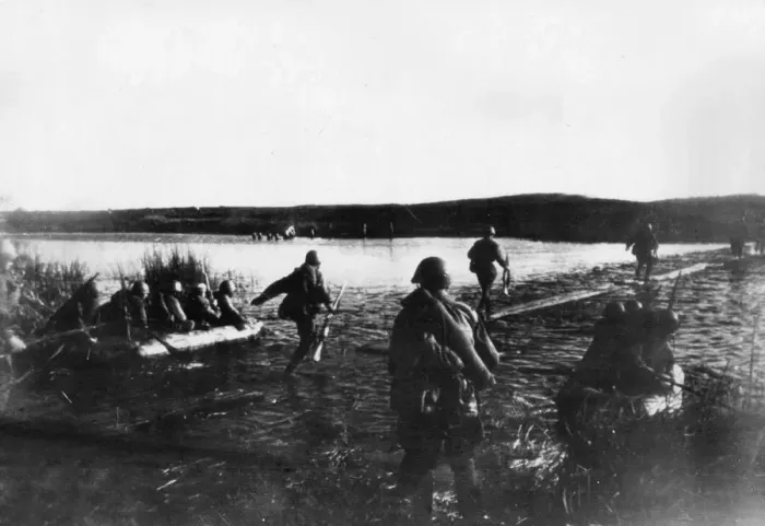Framed Print : Soldiers of the Soviet Red Army crossing a river south of Voronezh in South West Russia