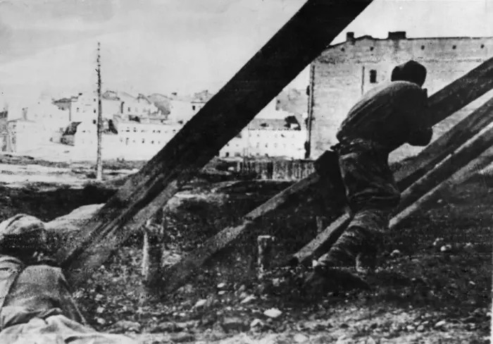 Framed Print : Soldiers of the Soviet Red Army dislodge German soldiers from a shelter during Framed Print : Soldiers of the Soviet Red Army dislodge German soldiers from a shelter during