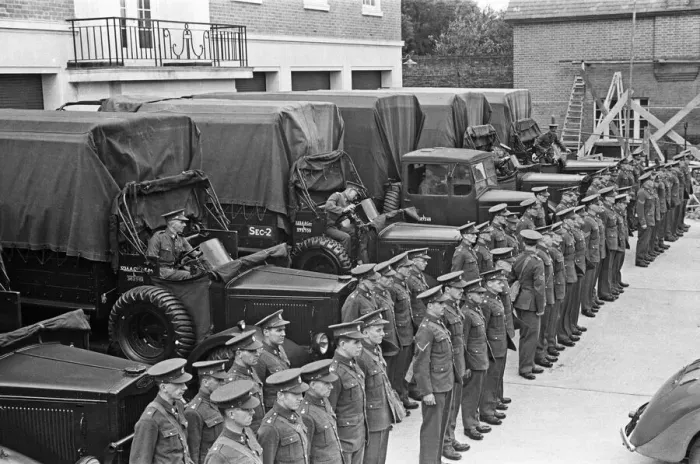 Framed Print : Soldiers and transport of the 30th Surrey Searchlight Regiment an air defence unit of