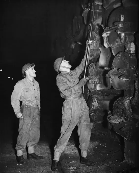 Framed Print : Soldiers at work in a gas works due to a lack of skilled labour during Second World War Framed Print : Soldiers at work in a gas works due to a lack of skilled labour during Second World War