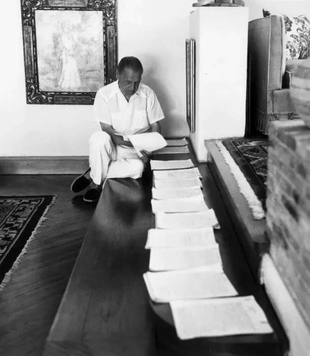 Framed Print : Somerset Maugham at Villa Mauresque, Cap Ferrat. Seen here sitting in his rooftop