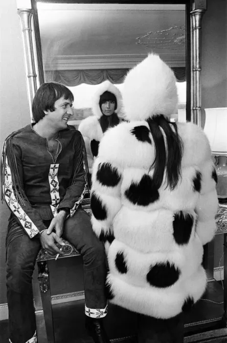 Framed Print : Sonny Bono & Cher, American music duo, pictured in their rooms at the Royal Garden Hotel