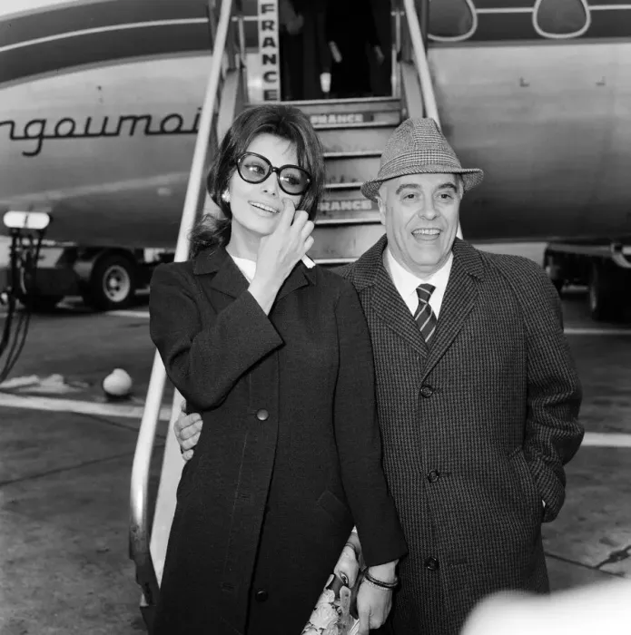 Framed Print : Sophia Loren and Carlo Ponti arriving at London Airport. 11th April 1966