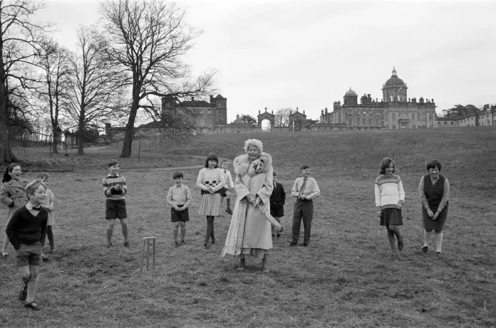 Framed Print : Sophia Loren during the filming of Lady L'at Castle Howard Framed Print : Sophia Loren during the filming of Lady L'at Castle Howard