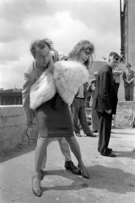 Framed Print : Sophia Loren filming The Millionairess'at London Bridge. June 1960 M4468-022 Framed Print : Sophia Loren filming The Millionairess'at London Bridge. June 1960 M4468-022