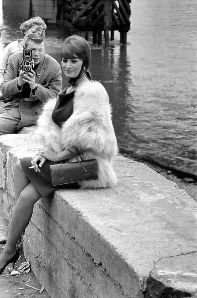 Sophia Loren filming 'The Millionairess'at London Bridge. June 1960 M4468-020