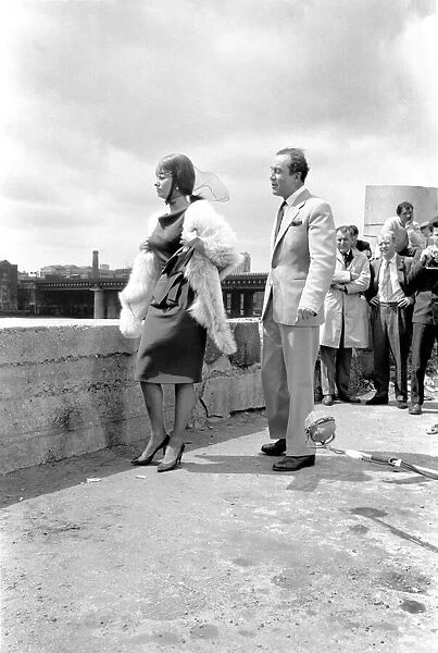 Sophia Loren filming 'The Millionairess'at London Bridge. June 1960 M4468-011