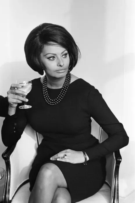Framed Print : Sophia Loren at a reception in the River Room of the Savoy Hotel Framed Print : Sophia Loren at a reception in the River Room of the Savoy Hotel
