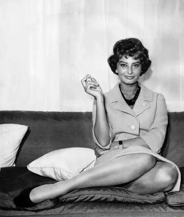 Framed Print : Sophia Loren at the Savoy Hotel London Framed Print : Sophia Loren at the Savoy Hotel London