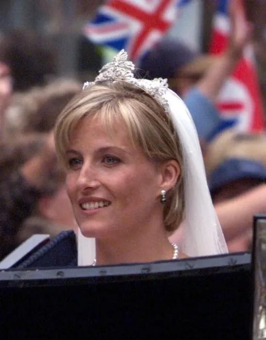  : Sophie Rhys Jones pictured in carriage after her wedding to Prince Edward June