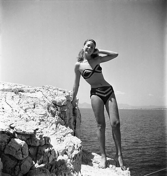 South of France. Yvonne Viseux at Eden Rock. (Miss France 1947). August 1950 O25463-004