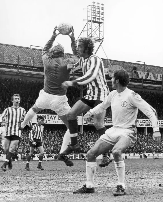 Framed Print : Southampton 0-3 Leeds United, league match at The Dell, Saturday 24th April 1971