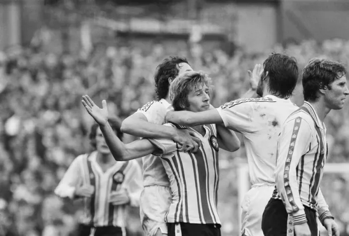 Framed Print : Southampton 2-2 Bolton. League match at The Dell. Saturday 22nd October 1977
