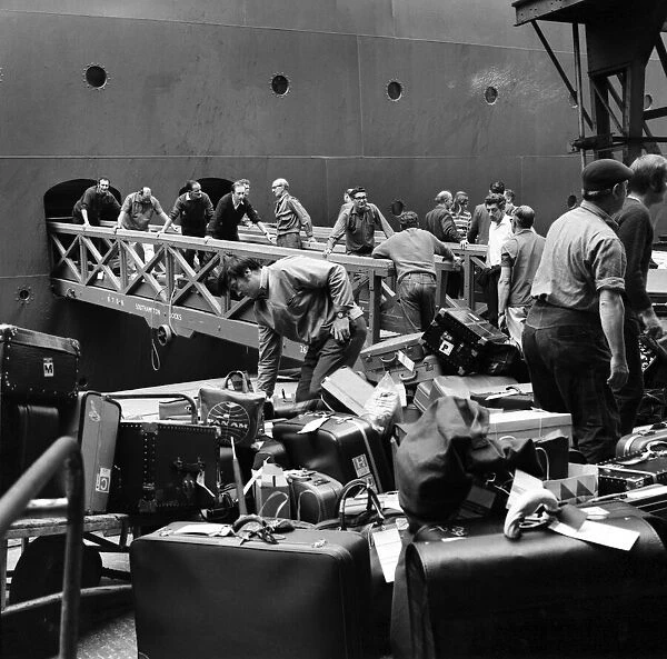 Southampton Docks: Shore and office staff of Cunard, loading baggage onto Q. E