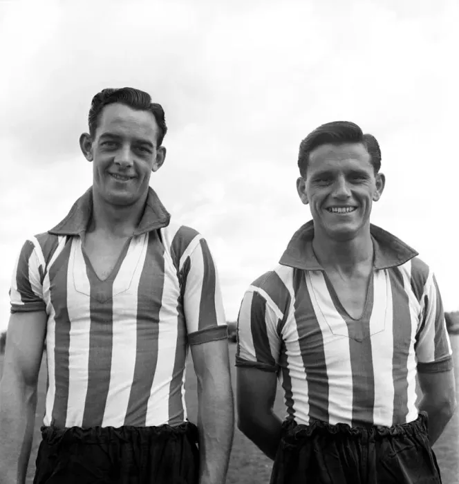 Framed Print : Southampton F. C. Tommy Lowder (left) & Ernie Jones O25293-002
