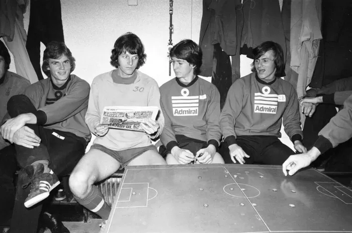 Framed Print : Southampton FC first team squad, receive a pep talk from Manager Lawrie McMenemy Framed Print : Southampton FC first team squad, receive a pep talk from Manager Lawrie McMenemy