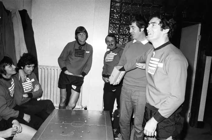 Framed Print : Southampton FC first team squad, receive a pep talk from Manager Lawrie McMenemy Framed Print : Southampton FC first team squad, receive a pep talk from Manager Lawrie McMenemy
