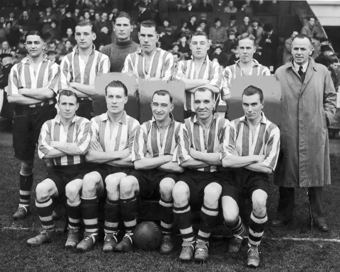 Framed Print : Southampton Football Club, Players and Manager, 23rd December 1947. Seated L2R Framed Print : Southampton Football Club, Players and Manager, 23rd December 1947. Seated L2R