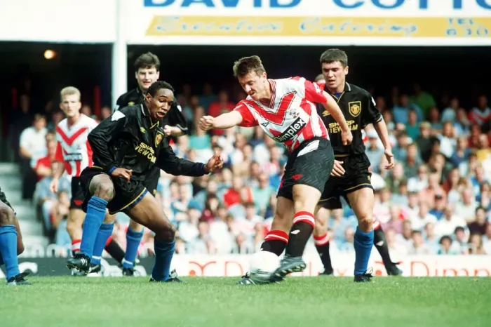 Framed Print : Southampton footballer Matthew Le Tissier on the ball faced by Paul Ince during their
