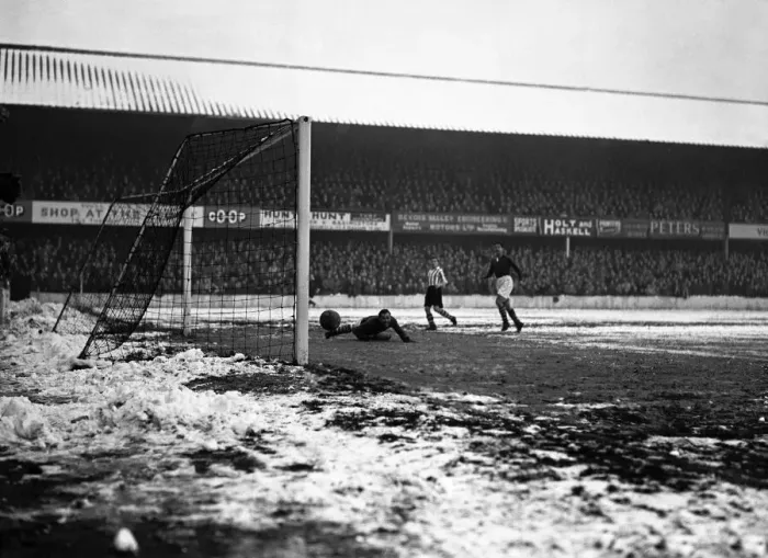 Framed Print : Southampton v Barnsley, League match at The Dell, Saturday 16th December 1950