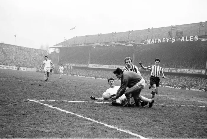 Framed Print : Southampton v Sunderland, FA Cup match at The Dell, Saturday 6th January 1962