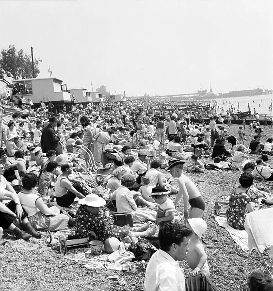 Southend beach (crowds). June 1960 M4333