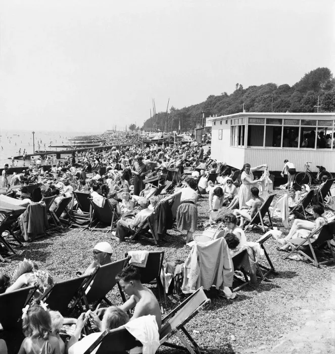 Framed Print : Southend beach (crowds). Southend-on-Sea, Essex, June 1960 M4333-002 Framed Print : Southend beach (crowds). Southend-on-Sea, Essex, June 1960 M4333-002
