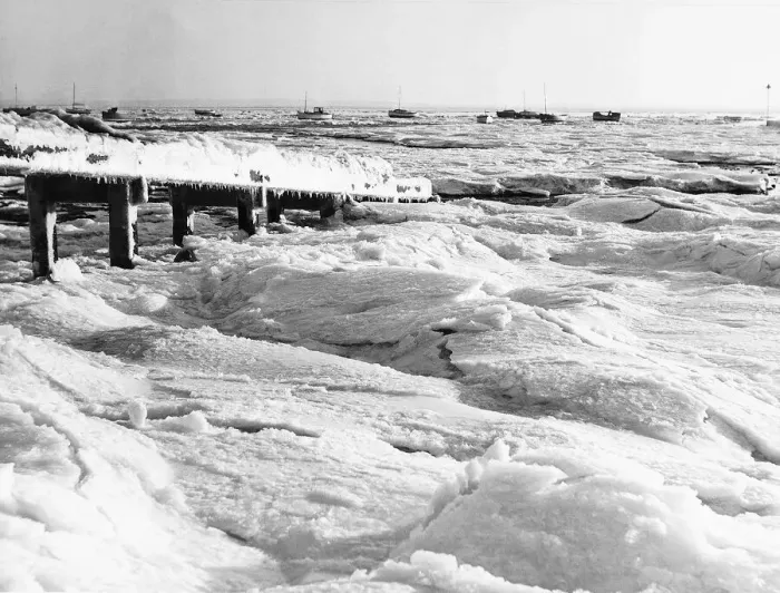 Framed Print : Southend on Sea where eight miles of foreshore were covered with ice during the great Framed Print : Southend on Sea where eight miles of foreshore were covered with ice during the great