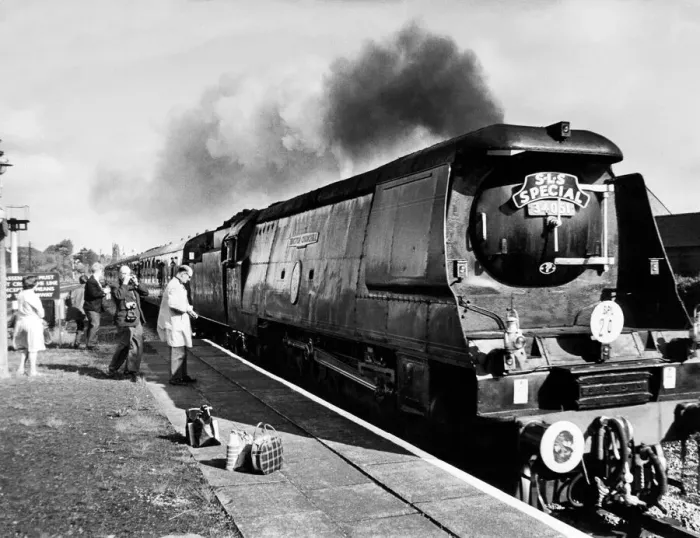 Framed Print : Southern Railway Battle of Britain class 21C151 steam locomotive Winston Churchill