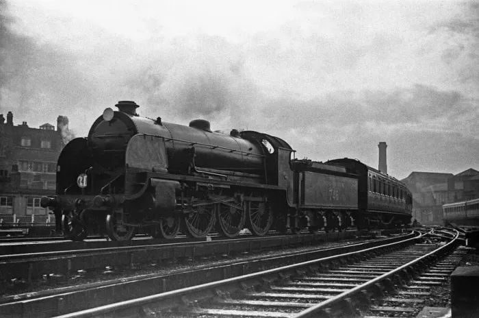 Framed Print : Southern Railways King Arthur Class locomotive Pendragon seen here on its approach to Framed Print : Southern Railways King Arthur Class locomotive Pendragon seen here on its approach to