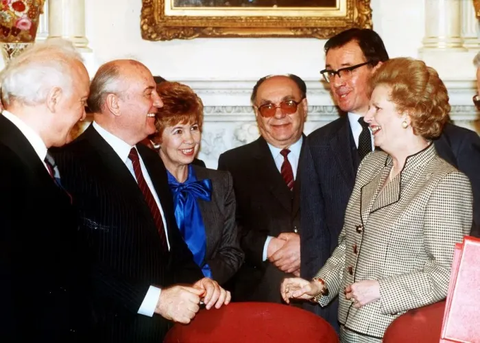 Framed Print : Soviet leader Mikhail Gorbachev at No 10 Downing Street with Prime Minister Margaret Framed Print : Soviet leader Mikhail Gorbachev at No 10 Downing Street with Prime Minister Margaret