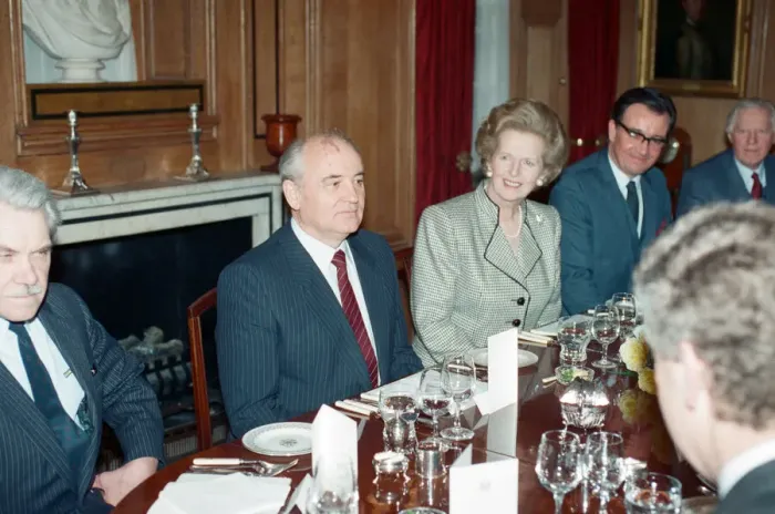 Framed Print : Soviet leader Mikhail Gorbachev at No 10 Downing Street with Prime Minister Margaret Framed Print : Soviet leader Mikhail Gorbachev at No 10 Downing Street with Prime Minister Margaret