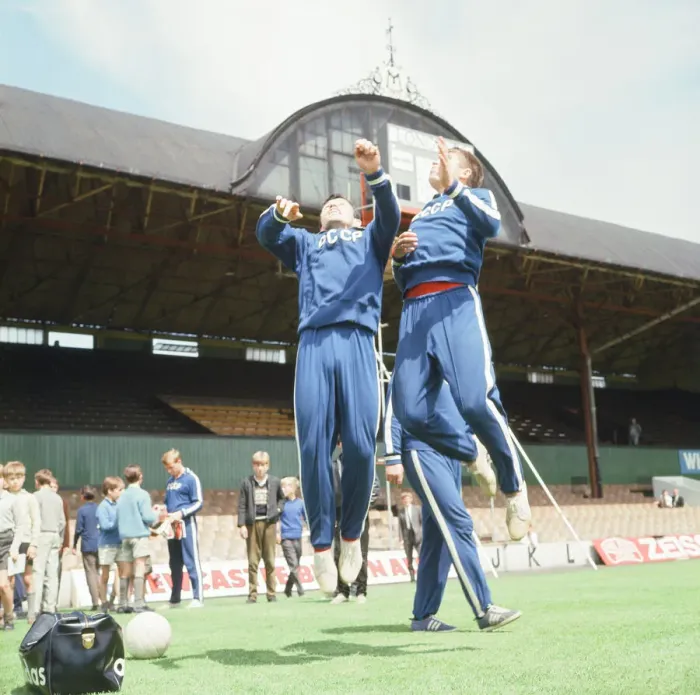 Framed Print : Soviet Union Football Players, pictured during training session at Ayresome Park