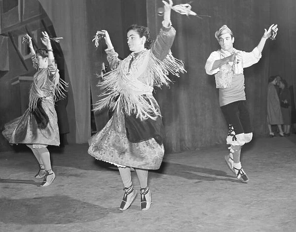 Spanish Dancers Feb 1952 C831  /  3