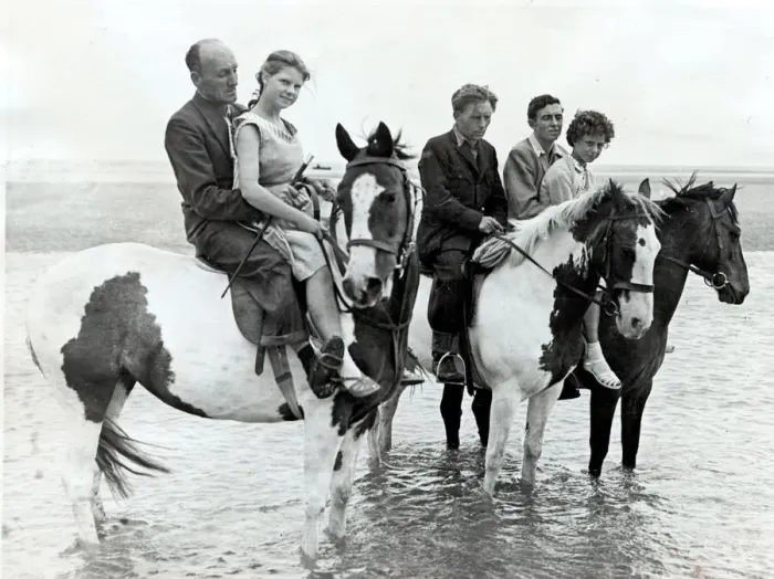 Framed Print : Special Supplement on Weather - Old Pictures Of Heatwaves in North Wales Framed Print : Special Supplement on Weather - Old Pictures Of Heatwaves in North Wales
