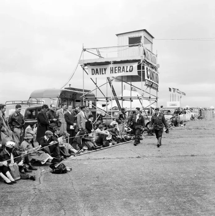 Framed Print : Spectators at the Daily Herald Motor Cycle Racing Championship at Thruxton Framed Print : Spectators at the Daily Herald Motor Cycle Racing Championship at Thruxton