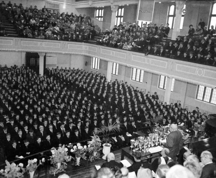 Framed Print : Speech day at King Henry VIII public school, Coventry. The event commenced with a speech Framed Print : Speech day at King Henry VIII public school, Coventry. The event commenced with a speech
