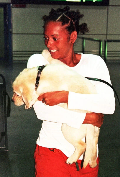 Spice Girl Mel B arrives at Gatwick Airport Octbre 1998